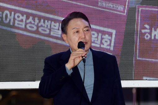 윤석열 "국제무대서 인정받는 대통령 되겠다…혼밥 안 한다"