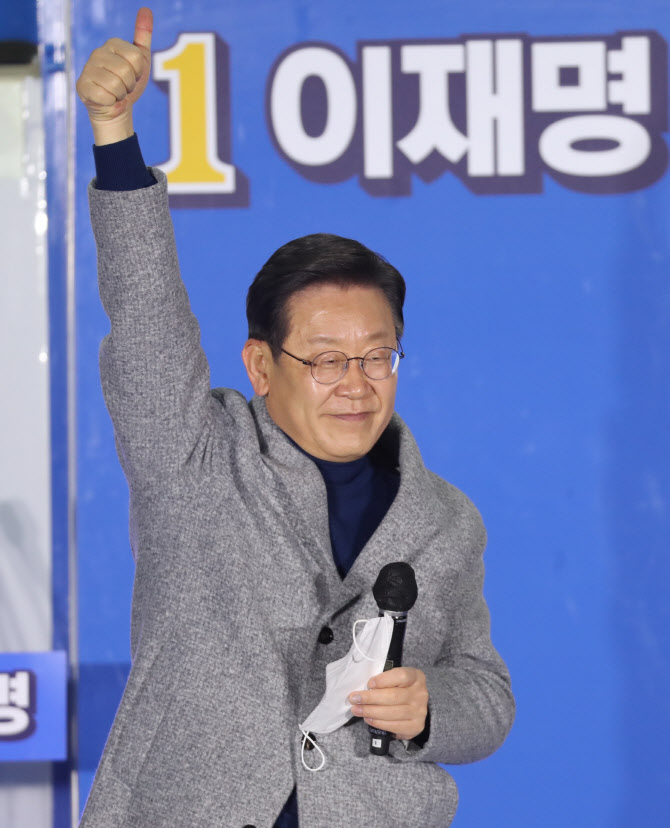 '이재명 전과 소명 공보물' 논란…이준석 "부끄럽긴 한듯"