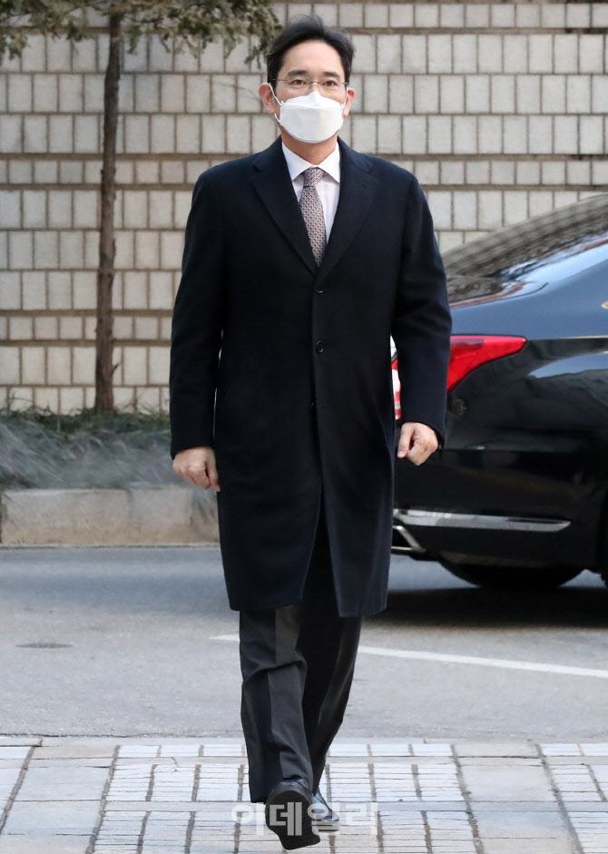 [포토] 이재용 삼성전자 부회장, 서울중앙지법 출석