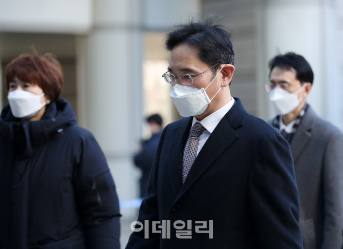 [포토] 이재용, 서울중앙지법 공판 출석
