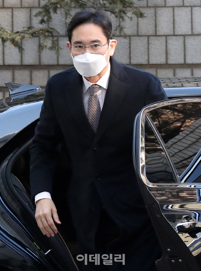 [포토] 법정 향하는 이재용 삼성전자 부회장