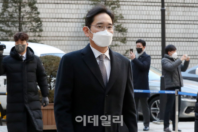 [포토] 서울중앙지법 출석