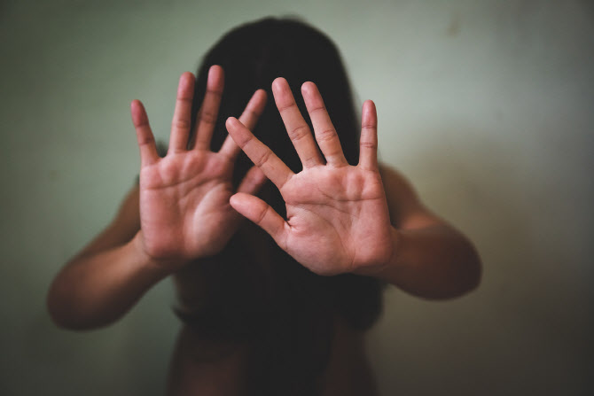 에이즈 걸린 채 8세 딸 성폭행한 친부 '친권 박탈'