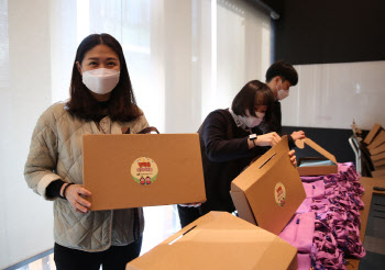 동국제강, 초등학교 입학하는 ‘임직원 자녀’에 선물 전달