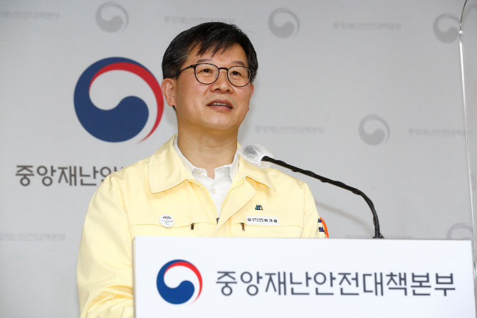 앞으로 '동거인 격리 면제'·'응급환자 입원 신속'·'의료진 격리 3일'