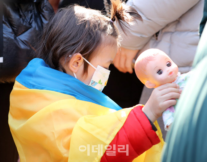 [포토]우크라 어린이 “푸틴에 호소합니다"