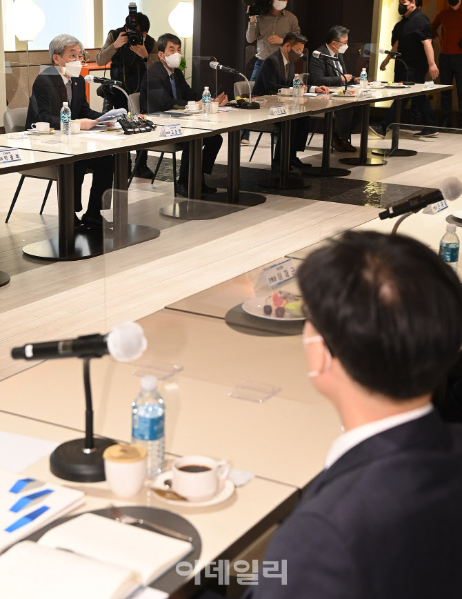 [포토]고승범 금융위원장, 은행장 간담회에서 모두발언