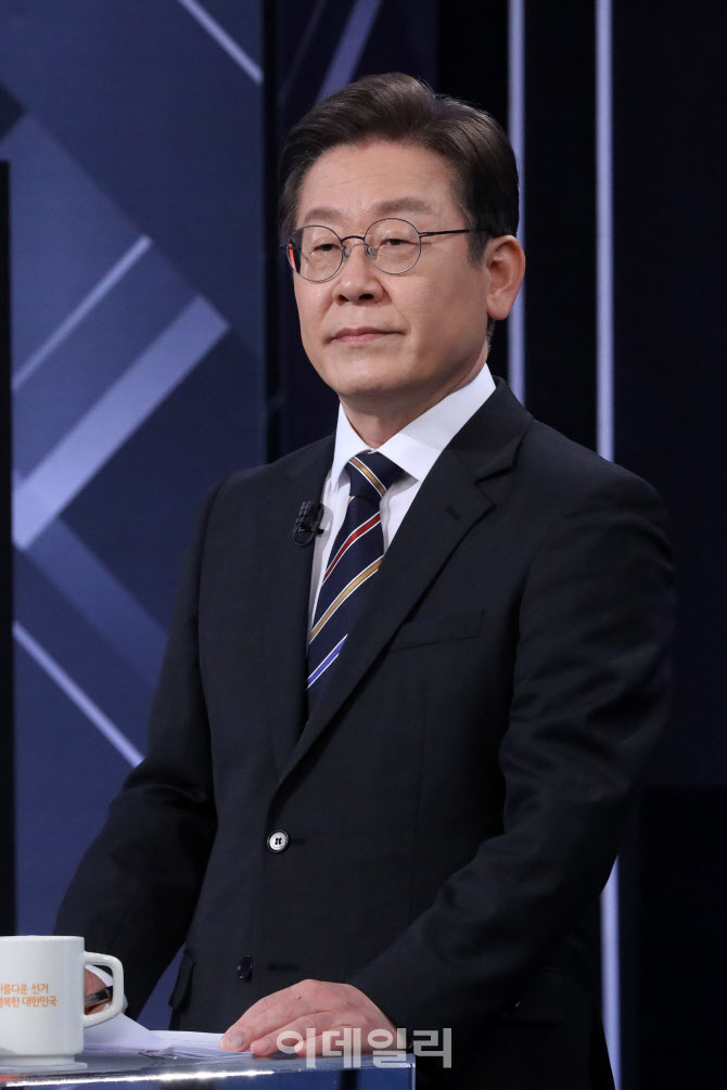 [포토]마지막 TV 토론회 앞둔 이재명 더불어민주당 대선후보