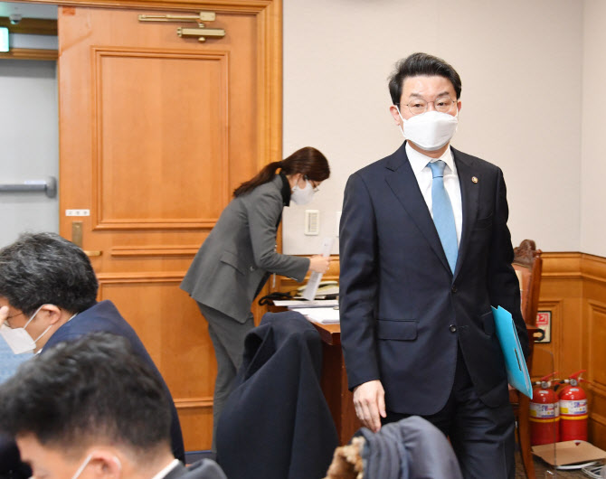 기재차관 "對러 제재 피해기업 최대 2조원 금융지원"