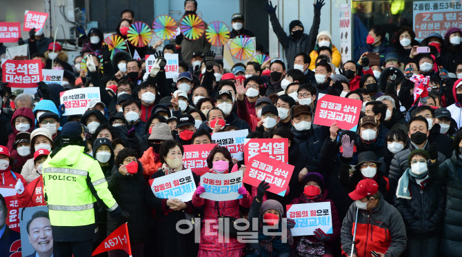 [포토]'윤석열 응원하는 시민들'