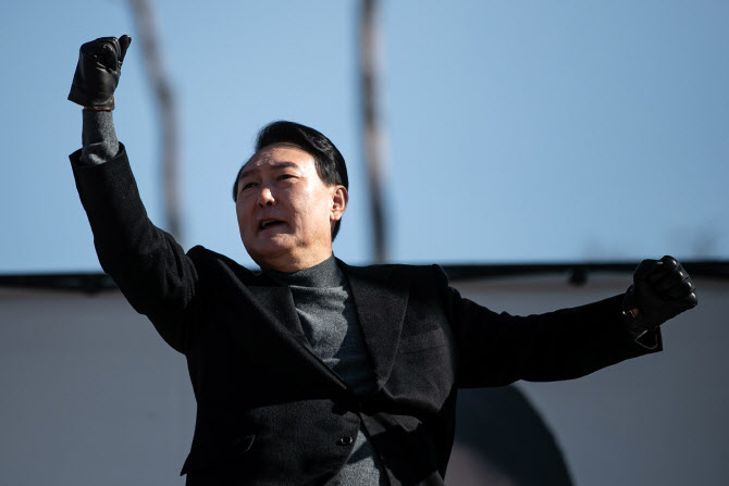 윤석열, '인구 절반' 수도권에 읍소…安 단일화 효과 극대화