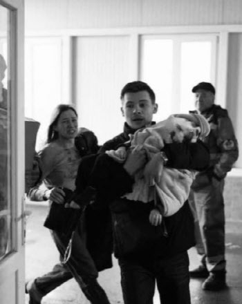러 폭격에 숨진 어린이 25명…우크라 영부인 "러 여성들에게 보여라"