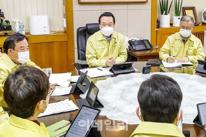 [포토] 노현송 강서구청장, 선거 준비상황 점검 회의