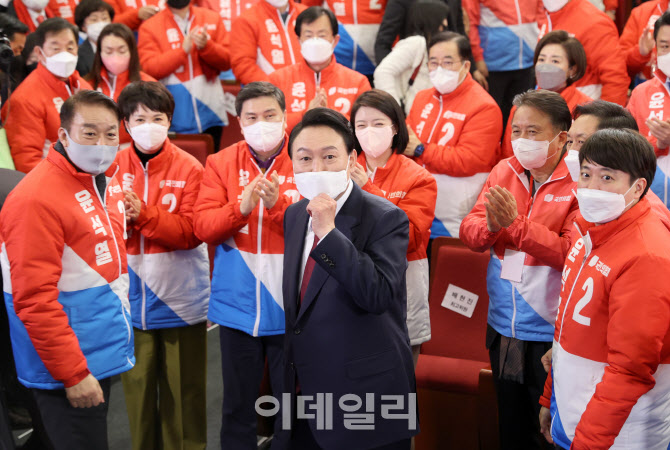 [포토]윤석열 국민의힘 후보 당선, 이재명과 25만표차로 승리…무효표 '30만표'