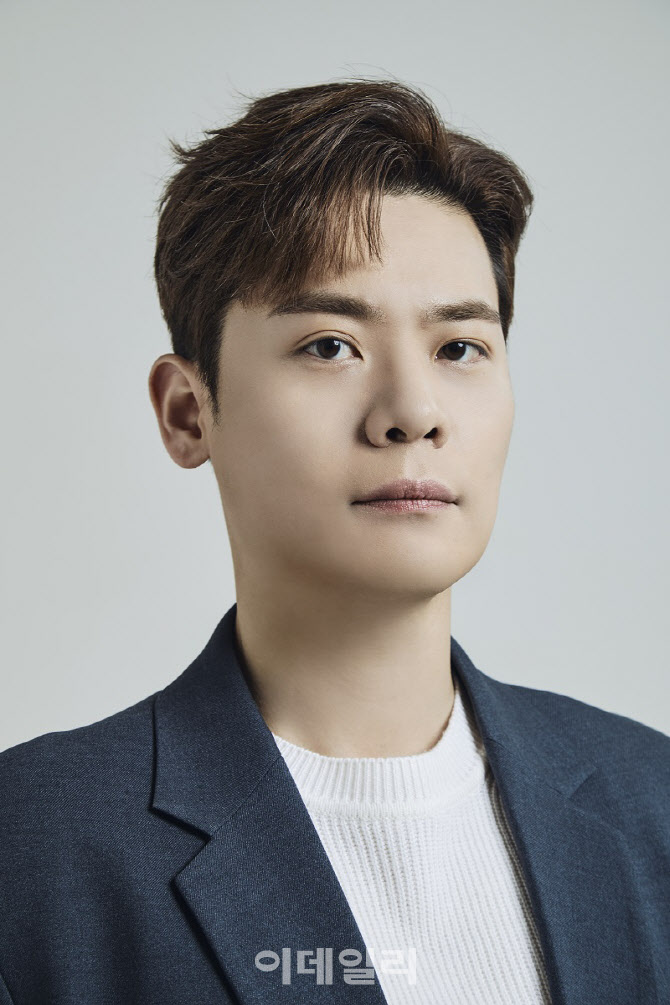 '라포엠' 테너 유채훈, 모스뮤직과 전속계약