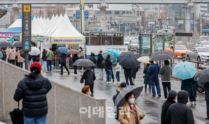 [포토]코로나19 신규 확진 35만여 명…중환자 병상 부족 우려