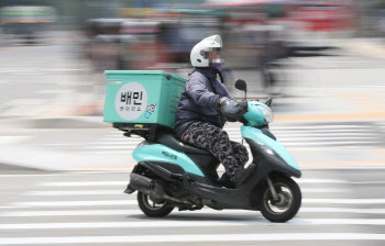 택배비보다 비싼 배달비, 또 오를 수 있다고?...이유 보니