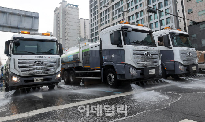 [포토]송파구, 도로 '봄맞이' 대청소