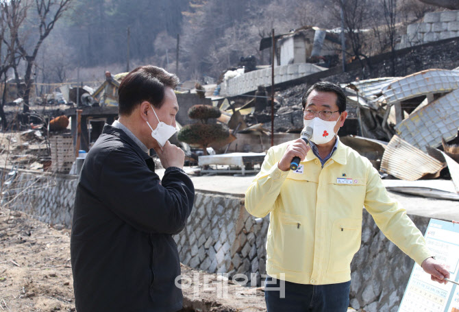 [포토]산불 피해상황 보고받는 윤석열 당선인