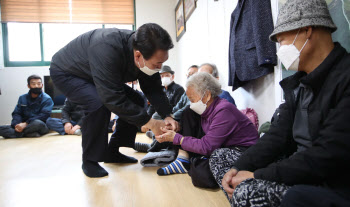 헬기 타고 산불현장 찾은 윤석열 "신한울 3·4호기 빨리 착공할 것"