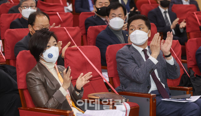 [포토]박수치는 김기현 원내대표와 황보승희 의원