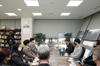 은수미 시장, 대형화재 막은 고교생들 만나 “공동체 위해 애써줘 고맙다”