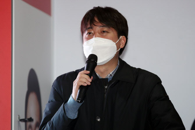 이준석 "용산이 '오욕의 역사' 가진 땅? 주민들께 사과하라"