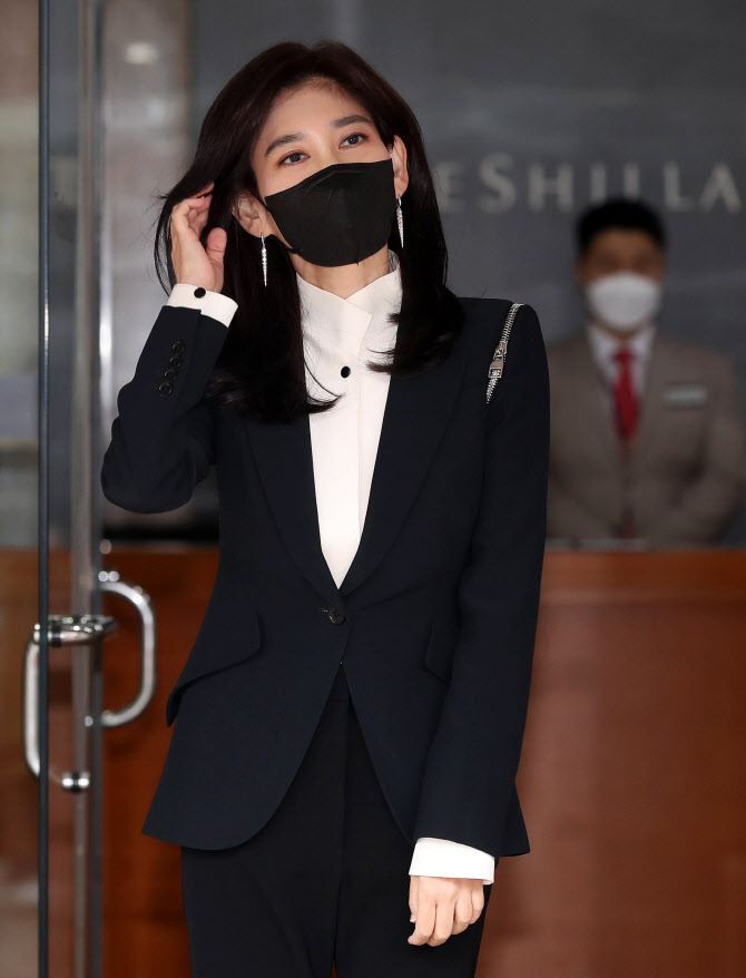 이부진 사장, 환한 미소...호텔신라 주총 참석