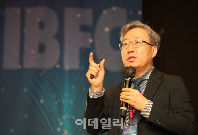 [포토]윤호영 카카오뱅크 대표, '금융권에서 바라본 바람직한 디지털금융은?'