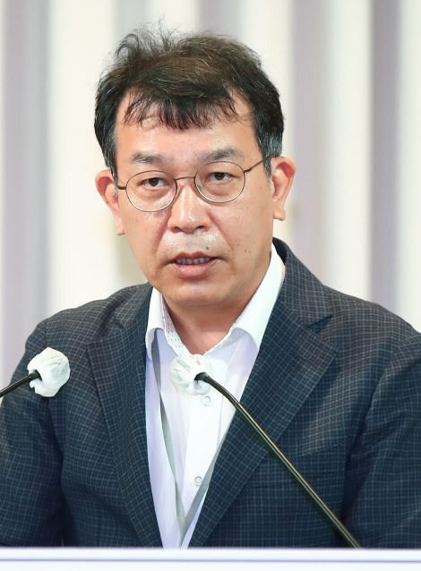 김종대 전 의원 "靑을 국방부로?…상식 무시한 초현실적 퍼포먼스"
