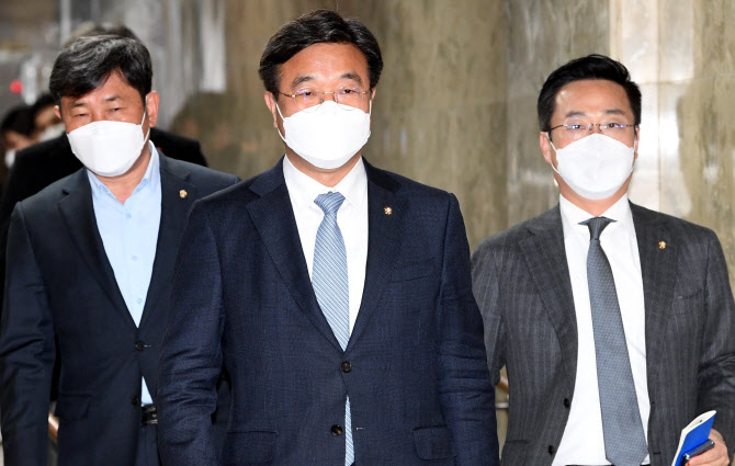 윤호중 "국민이 피부로 느낄 변화 만들겠다"…사퇴 요구 일축