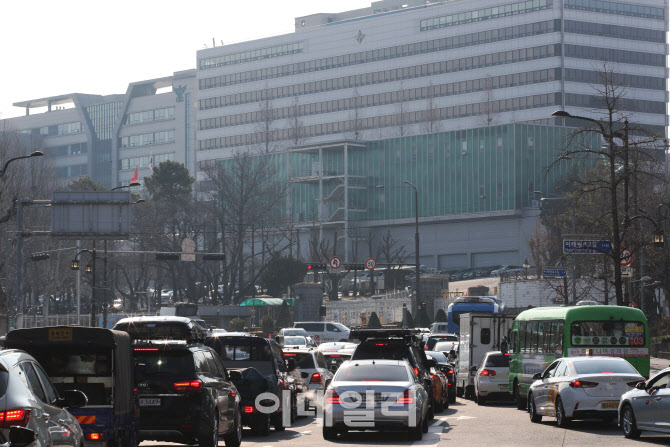 [포토]윤석열 당선인 집무실 앞 도로 교통혼잡 우려