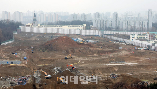 둔촌주공 재건축 조합, 공사계약 무효확인 소송 제기