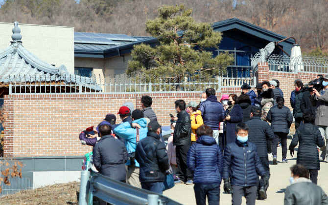 24일 퇴원하는 박근혜 전 대통령, 정치적 메시지 내놓을까