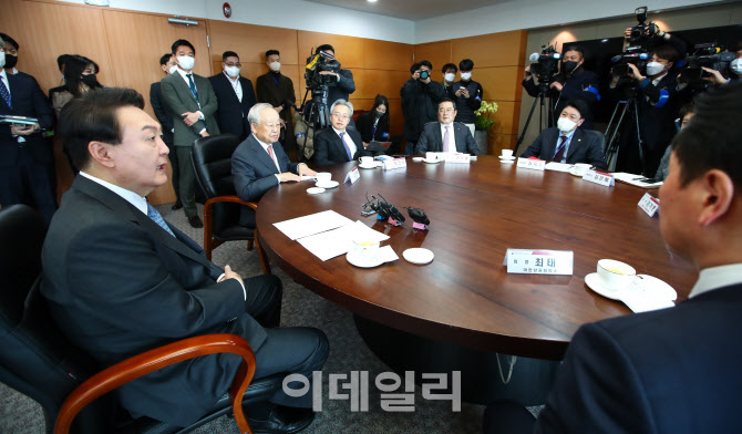 외교문제 얽혀 대응 한계… "새정부, 공급망 컨트롤타워 만들어야"