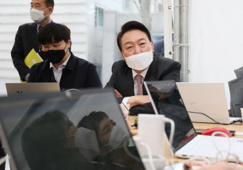 靑 "한은총재, 윤석열 측 의견 들어"…윤 측 "협의한 바 없어"(상보)