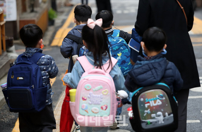 일주일간 학생·교직원 41만명 확진…전면등교 학교 89.5%