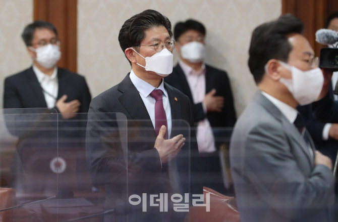 [포토] 국무회의 참석한 노형욱 국토교통부 장관