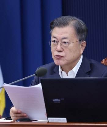 문 대통령 연설·글 담은 ‘아무도 흔들 수 없는 나라’ 출간