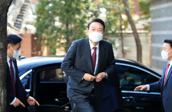 윤석열, 우크라이나 대통령에 “가급적 이른 시일 만나자”