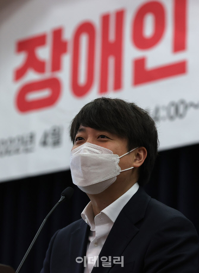 [포토]이준석 국민의힘 대표 토론회 축사