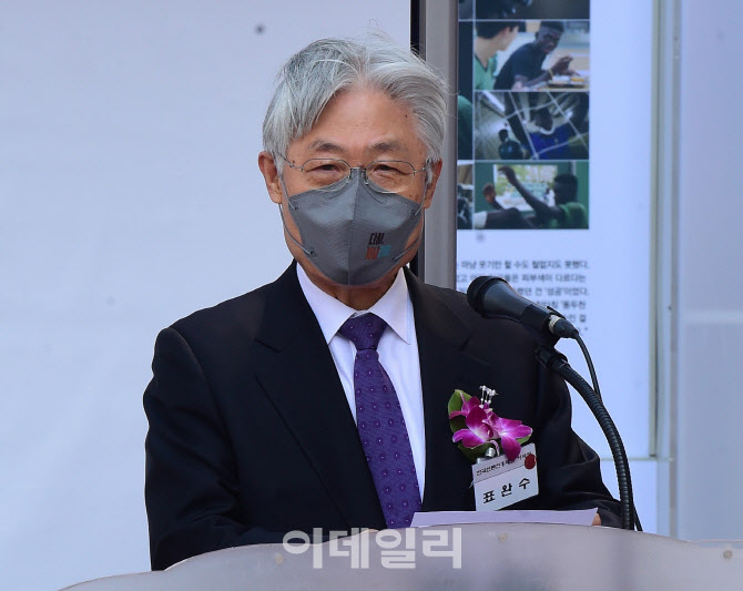 [포토]한국보도사진전 개막식에서 축사하는 표완수 한국언론진흥재단 이사장