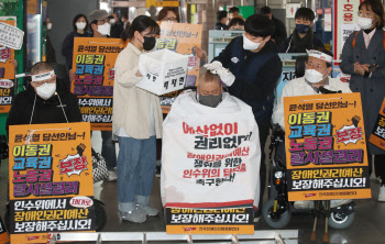 시민 볼모 vs 이동권 보장…프레임에 갇힌 ‘장애인 지하철시위’