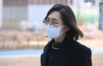 ‘부정채용 의혹’ 은수미 성남시장, 11시간 조사받고 귀가