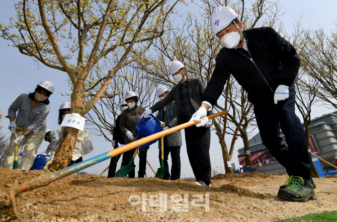 [포토] 내 나무 갖기 캠페인 행사 참석한 오세훈