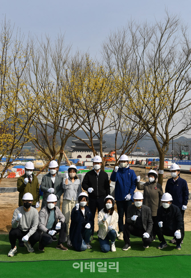 [포토] 오세훈 시장 '내 나무 갖기 캠페인' 참여