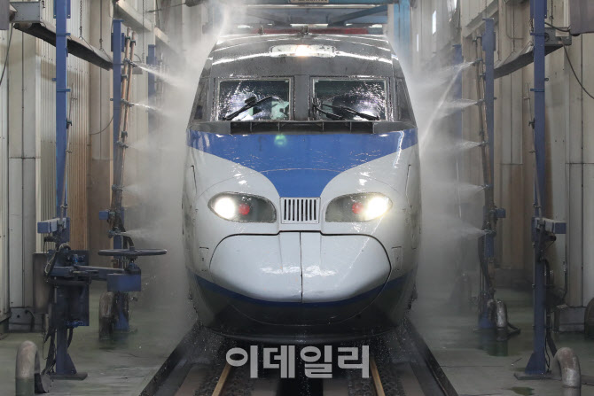 [포토]KTX 봄맞이 세척