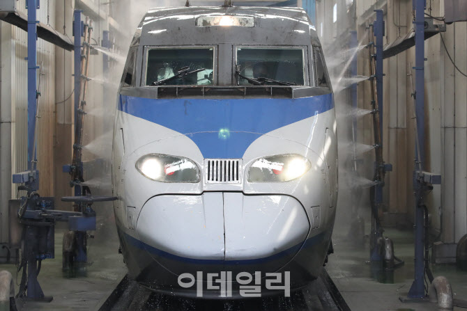[포토]KTX 깔끔하게~