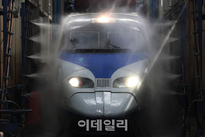 [포토]KTX 봄맞이 세척