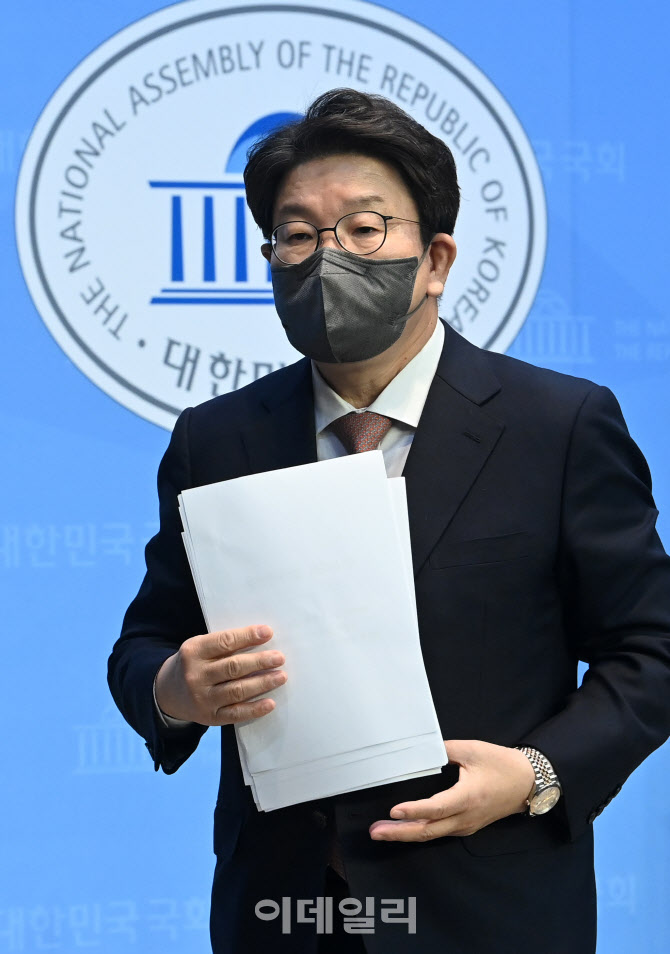 [포토]원내대표 출마 권성동, '당청 신뢰관계 필수'